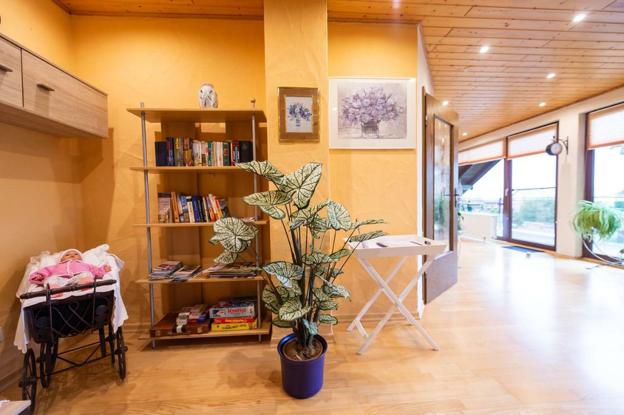 Ferienwohnung Virginija Ditscheid Exteriör bild
