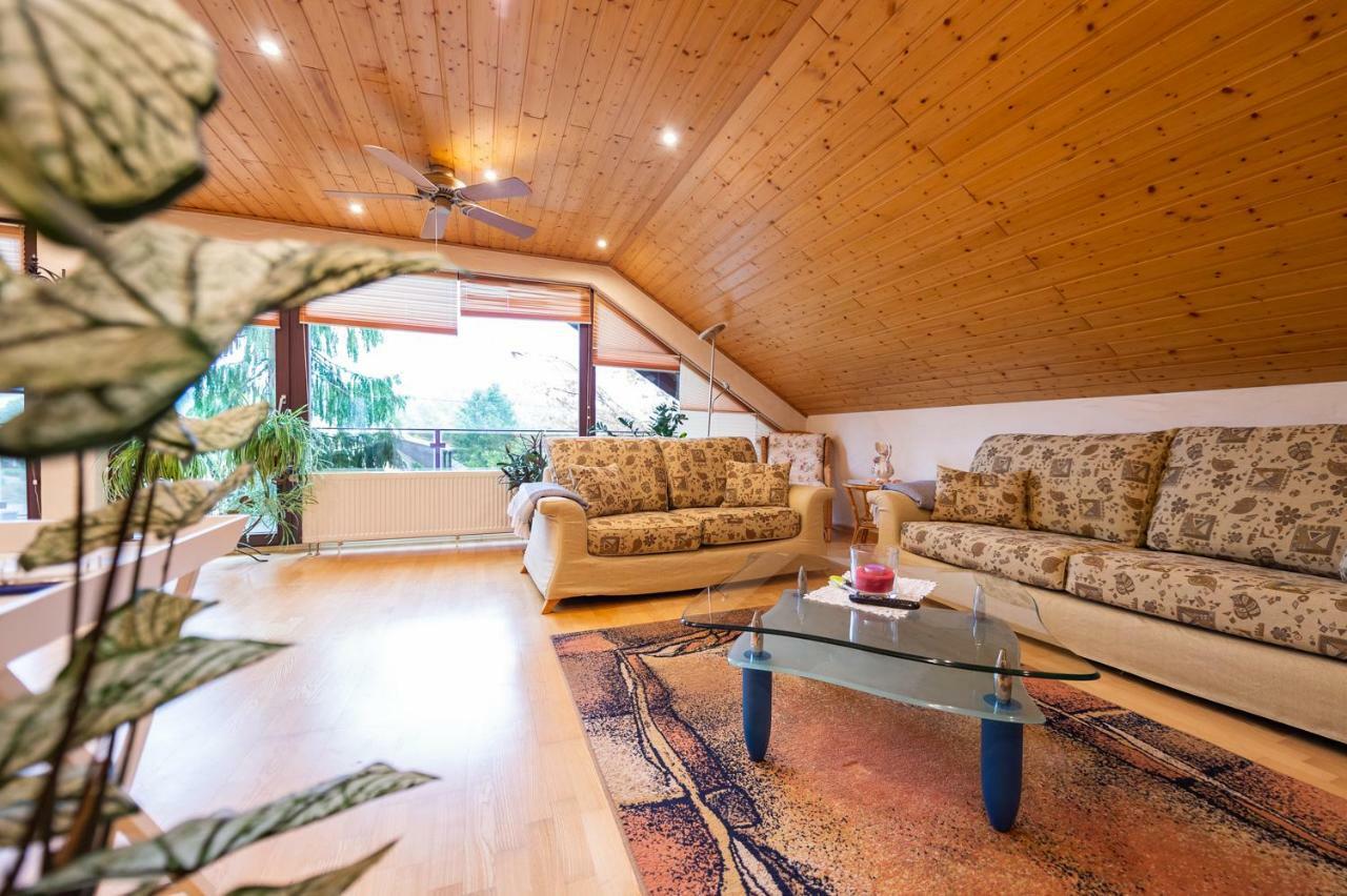 Ferienwohnung Virginija Ditscheid Exteriör bild